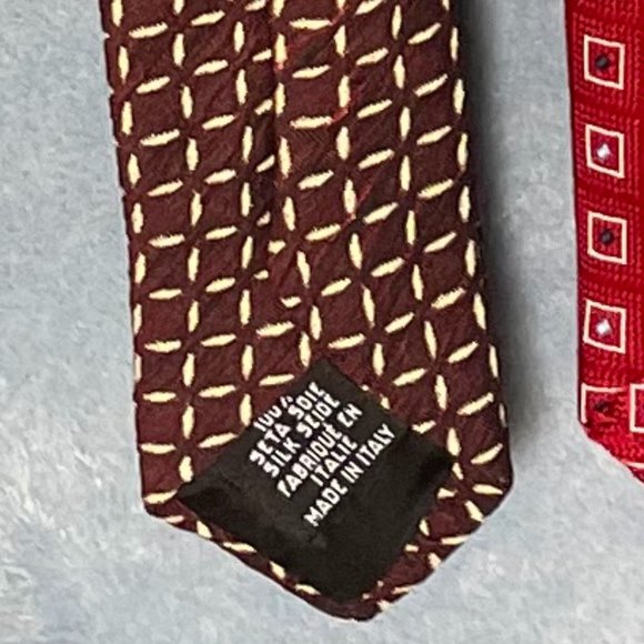 Bundle of 4. 3 Made in Italy and 1 Made in the USA 100% Silk Neckties. - Picture 10 of 13